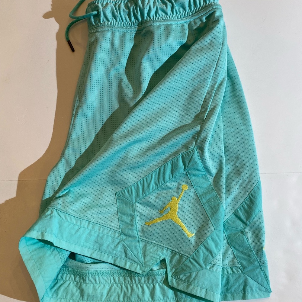 100%polyester - Picture 4 of 6